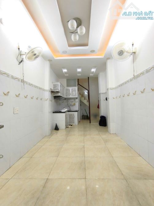 Nhà 1 Trệt 2 lầu sân thượng 3x8m 2 Phòng 4 wc Hẻm 102 Cống Quỳnh Giá 13 Triệu