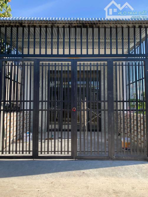 Bán gấp căn nhà cấp 4 ngay ngã 3 Mỹ Hạnh, 159,5m2, SHR, Giá 850 Triệu.