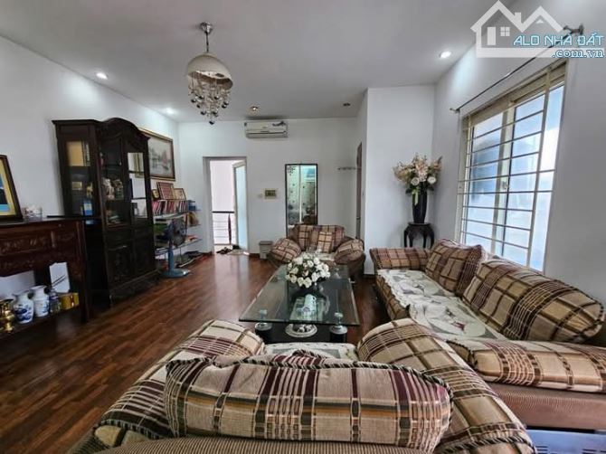 MẶT PHỐ LÝ NAM ĐẾ, 9 TẦNG THANG MÁY, MẶT NIỀM 7.5M, ĐĂNG CẤP KINH DOANH