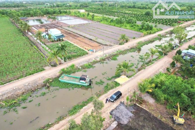 Chỉ 999tr sở hữu 1000m2 đất vườn Chuyển Thổ View Kênh