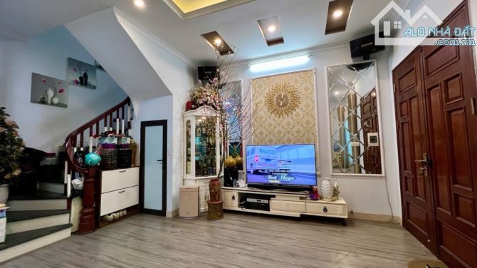 Bán Nhà Liên Mạc - Từ Liêm - Lô Góc - Ô Tô Vào Nhà - 38m2 x 5 Tầng - 5.x Tỷ