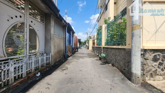 Bán nhà hẽm xe hơi đường trần quang đạo, bình khánh cần giờ, DT 198.4 m2 , giá 4.2 tỷ - 1