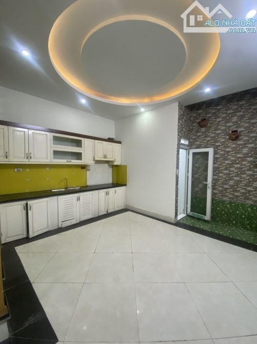 Cực hiếm. Bán nhà phố Định Công Thượng, Hoàng Mai. 39m2 x 4 Tầng. MT 4.3m.Ô TÔ. Hơn 8 Tỷ. - 1