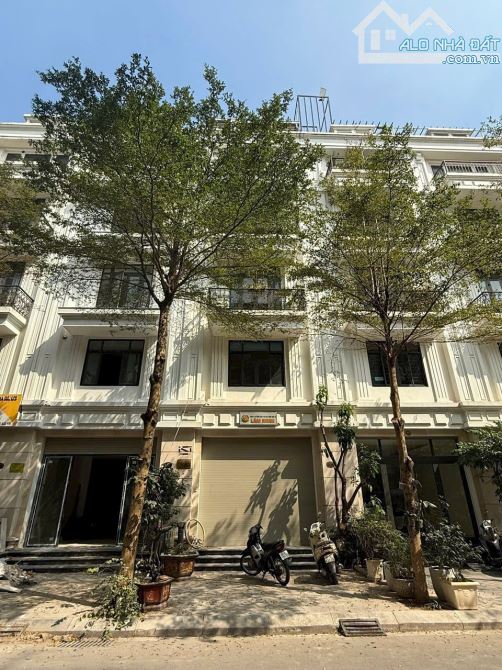 Bán gấp Liền Kề 107 Xuân La (Shophouse), 101m2 Kinh Doanh Oto Tránh. 39,8 tỷ