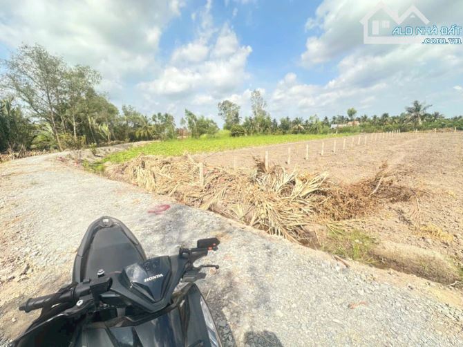 Chỉ 999tr sở hữu 1000m2 đất vườn Chuyển Thổ View Kênh - 1