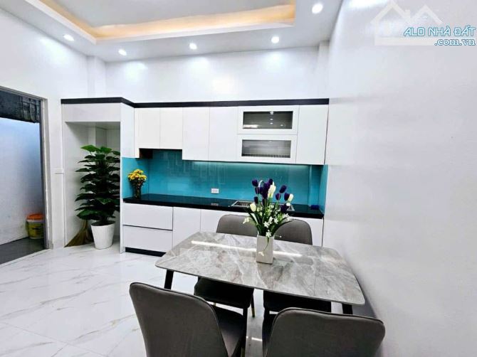 Bán Nhà Cầu Giấy 50m-Sát Phố- Ô Tô Đỗ-Phân Lô 3 Thoáng- Cạnh Công Viên - 2