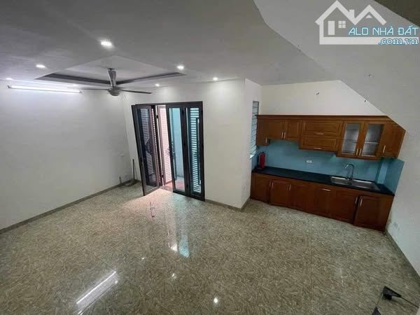 Bán nhà Đẹp 50m2 - 4T- Cầu Đơ- ô tô đỗ 20m- Đường thông rộng- sổ vuông- Giá 136tr/m2 - 2