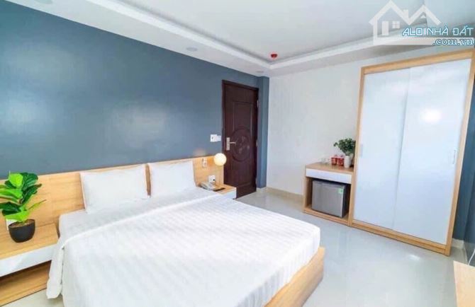 Bán khách sạn 11 tỷ TP Nha Trang hẻm ô tô có thu nhập tốt - 2