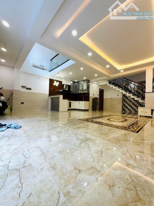 BÁN GẤP 210 m2 VILLA Tân Cổ Điển hẻm 202 Phạm Văn Hai, gần chợ, hẻm xe hơi 5m chỉ 11,9 Tỷ - 2