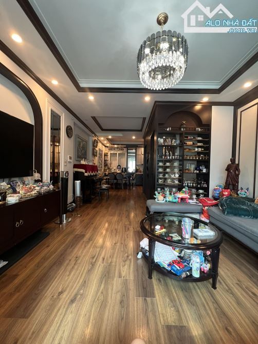 Bán nhà Trương Công Giai , Ngõ Xe ba gác tránh, nội thất xịn sò, 36m2- 6 tỷ tiểu học - 2