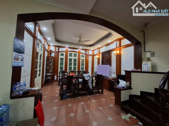 Cho thuê nhà phân lô phố trần quốc hoàn, phan văn trường 100m2x4T Full nội thất - 2