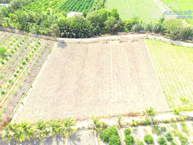 Chỉ 999tr sở hữu 1000m2 đất vườn Chuyển Thổ View Kênh - 2