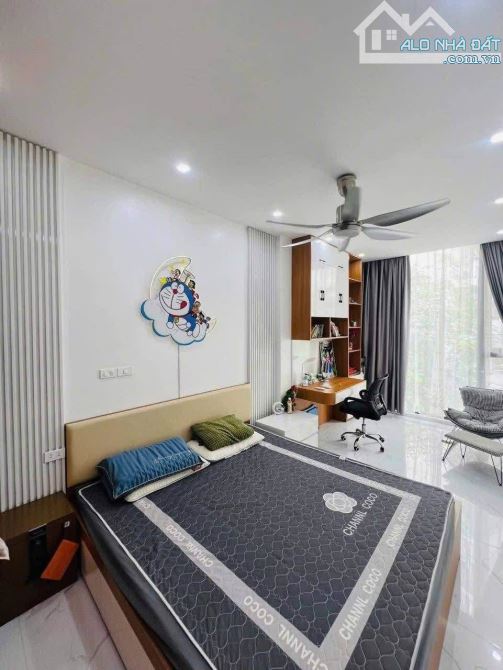Bán Nhà Thụy Khuê 8 tỷ : DT 42m-Mặt Tiền 6m- Sát Hồ- Ngõ Rộng 4m- Phân Lô, 3 Thoáng - 4