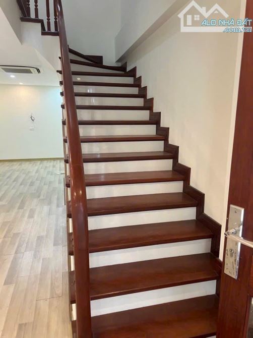 BÁN NHÀ BỒ ĐỀ 80M2* 4 TẦNG* 9.5 TỶ, FULL NỘI THẤT, NGÕ Ô TÔ - 3