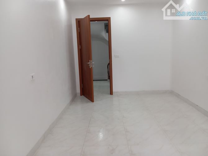Bán nhà Yên Bệ 39 m2, 5 tầng, giá 5.9 tỷ, ga ra ô tô. - 2