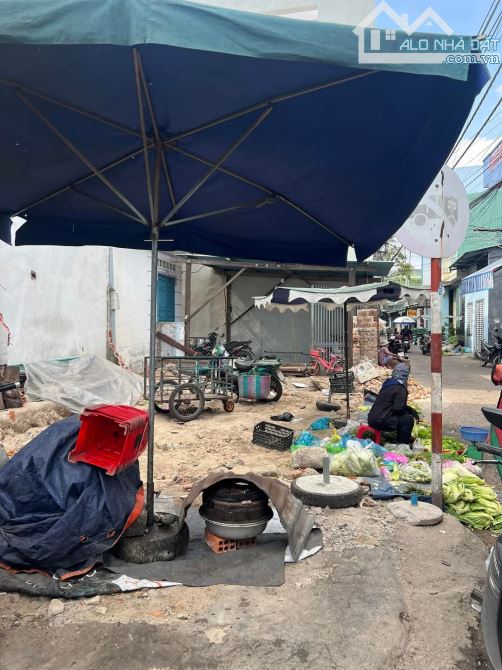 Bán lô đất 3 mặt tiền đg lê đại hành ngay chợ hoa lưu  dt 41m2 giá 3ty50tr - 3