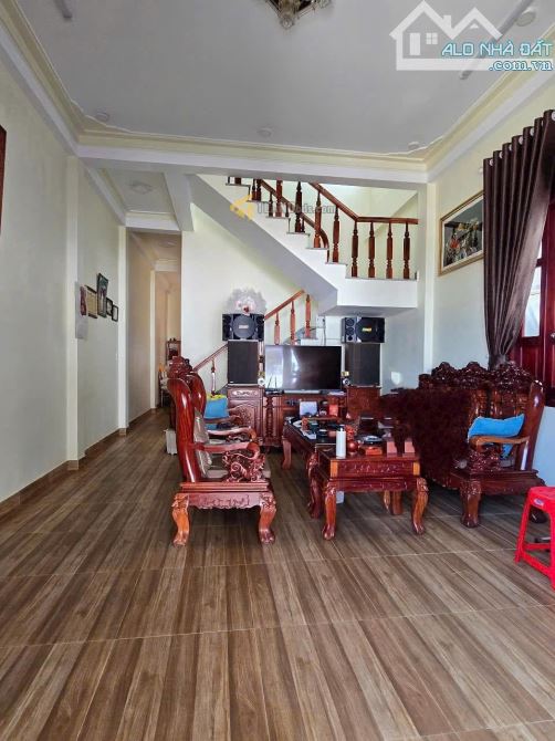 {BÁN GẤP} Nhà Diện Tích (260m2 Ngang 11m Nở Hậu) Đường Ô Tô 8m Né Nhau. Giá Chỉ 42Triệu/m2 - 8