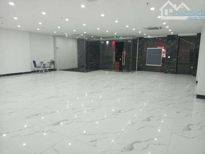 Bán gấp toà văn phòng mặt phố Vũ Tông Phan, vỉa hè, 200m2 * 11 tầng, MT 10.5m, Giá 75 tỷ - 4