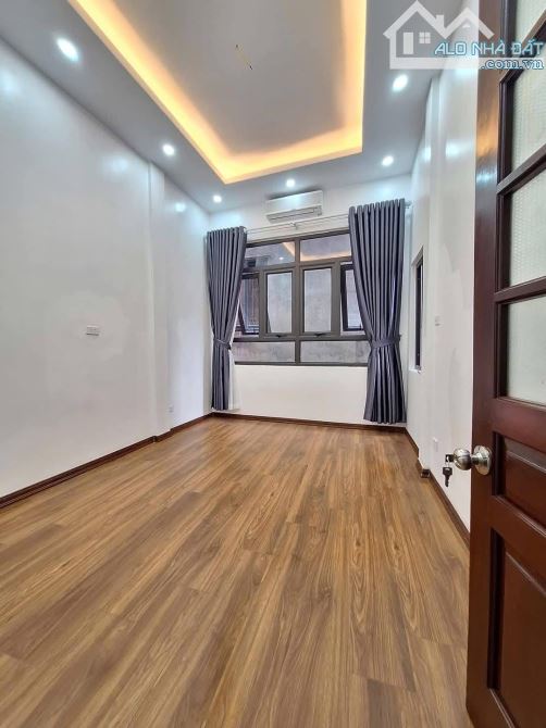 Bán nhà phố Lê Trọng Tấn. 42m2. Giá 8,8 tỷ - 4