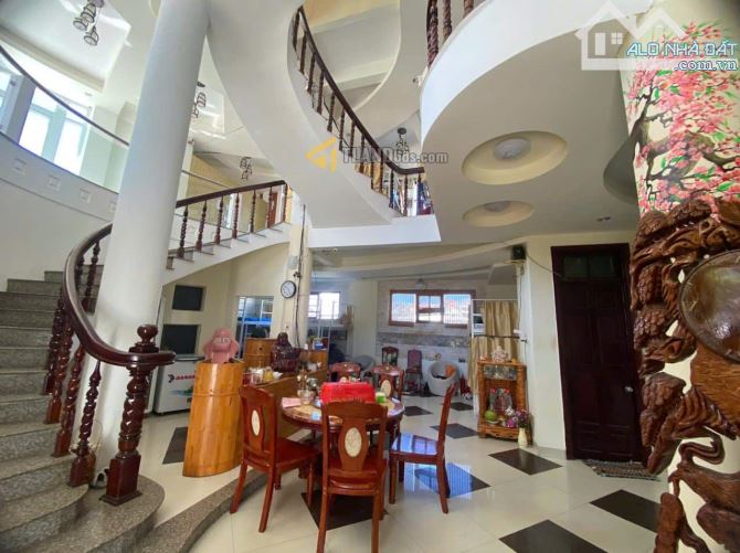 Bán Villa đường ô tô lớn 8m - ngay ngã 5 Đại Học Đà Lạt - 340m2 - 4