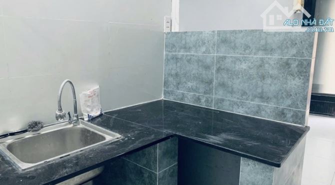 SHR,hẻm 5m thông bàn cờ,sát Q1,buôn bán xôm tụ,3.2*7.5,nở hậu 3.5,trệt lầu,2 toilet - 4