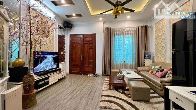 Bán Nhà Liên Mạc - Từ Liêm - Lô Góc - Ô Tô Vào Nhà - 38m2 x 5 Tầng - 5.x Tỷ - 4