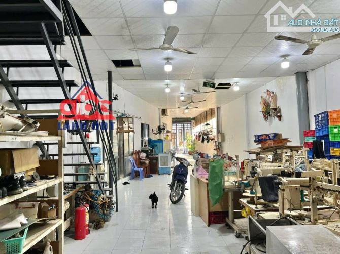 Diện Tích 5,7m x33m nở hậu gần 11m (274m2) Giá: 2ti9 - 5