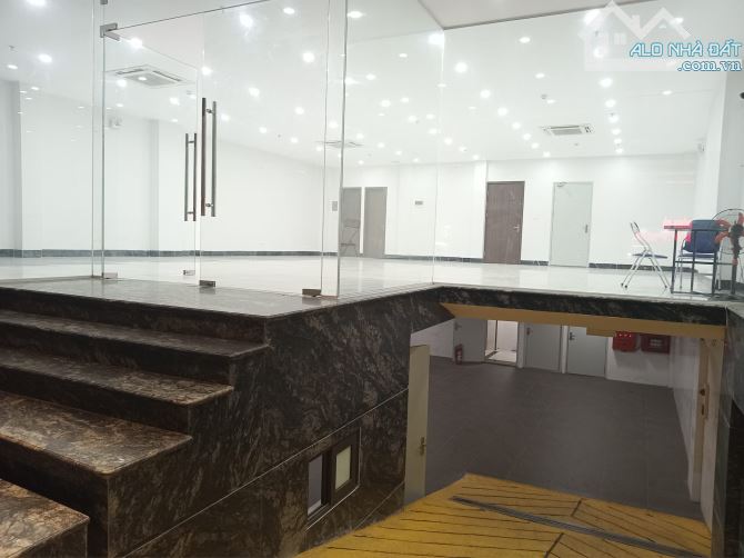 Bán gấp toà văn phòng mặt phố Vũ Tông Phan, vỉa hè, 200m2 * 11 tầng, MT 10.5m, Giá 75 tỷ - 5