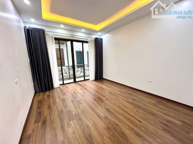 Nhà đẹp ngõ 1160 đường Láng, diện tích 52 m2, 2 mặt thoáng, ngõ thông rộng rãi, oto đỗ cửa - 5