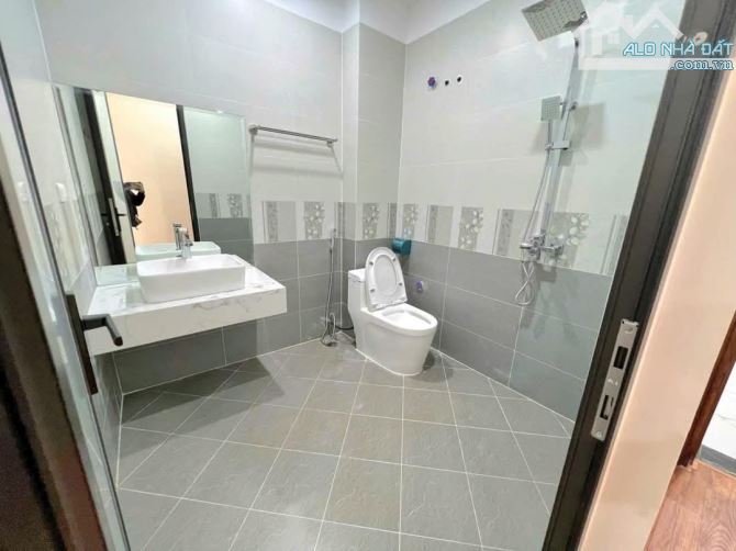 💥 ĐẬP HỘP NHÀ KIM GIANG- THANG MÁY-20M Ô TÔ - SỔ VUÔNG VẮN.Hơn 8 tỷ nhà 38m.7 tầng - 5
