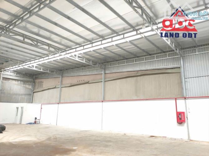 DT xưởng 500m2, ngang 12m dài 42m  Trong xưởng gồm văn phòng và nvs Trạm điện: Điện 3 - 5