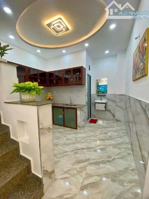 Nhà đẹp 2 tầng - 28m2 - Bùi Quang Là - Quận Gò Vấp -Giá Nhỉnh 3.X Tỷ - 5