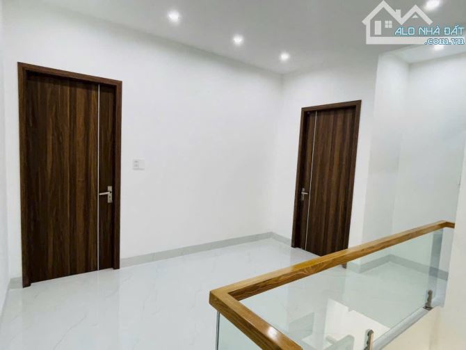 BÁN NHÀ 1TRỆT 1LẦU. DT: 84M2 (CÓ HOÀN CÔNG) NGAY UBND PHƯỜNG TÂN VẠN. GIÁ CHỈ 1 TỶ 750 - 5