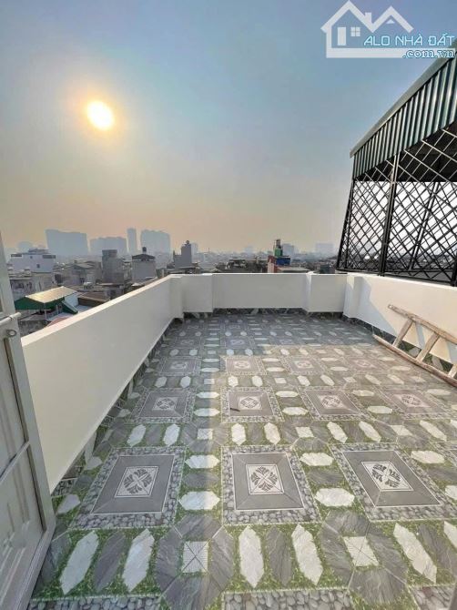 💥 ĐẬP HỘP NHÀ KIM GIANG- THANG MÁY-20M Ô TÔ - SỔ VUÔNG VẮN.Hơn 8 tỷ nhà 38m.7 tầng - 6