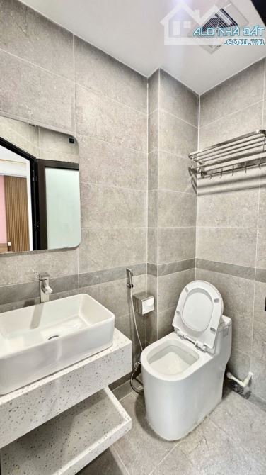 VŨ NGỌC PHAN ĐỐNG ĐA - TÒA CCMN 7 TẦNG THANG MÁY - S 74M2 MẶT TIỀN 4.6M, NHỈNH 18TỶ - 6