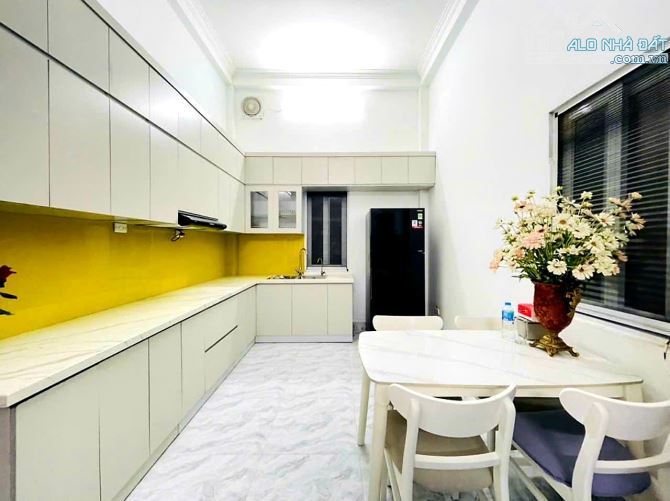 NGÃ TƯ SỞ, DT 87M² x 3T, MT 5M. GIÁ CHÀO BÁN: 9.4 TỶ. - 8