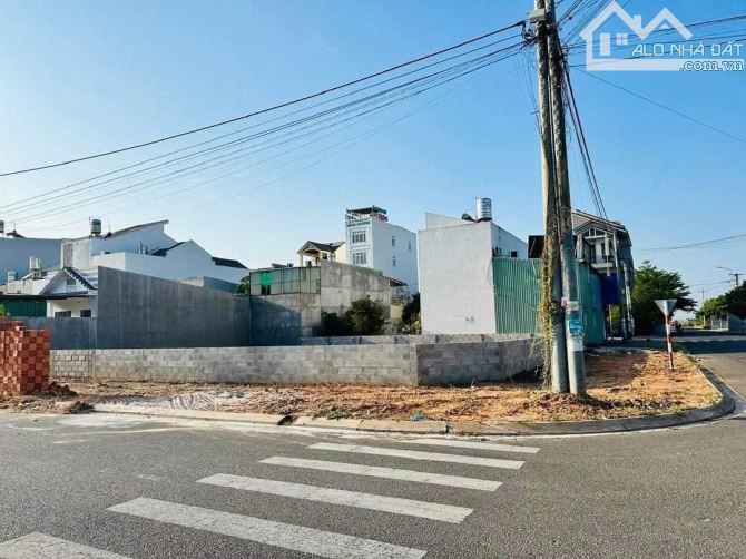Cần bán lô góc 2 mặt tiền đường lớn Võ Văn Kiệt vô cùng thuận lợi đầu tư kinh doanh mua bá