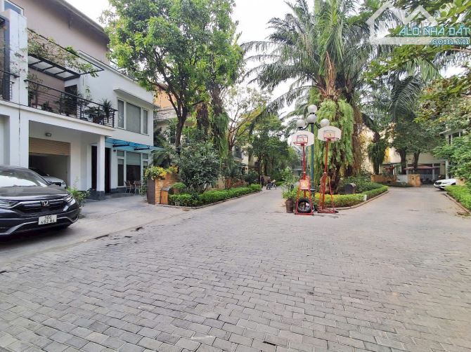 Bán Biệt thự Palm Garden KĐT Việt Hưng: 220m2 Full Nội thất chỉ 46 tỷ - 3