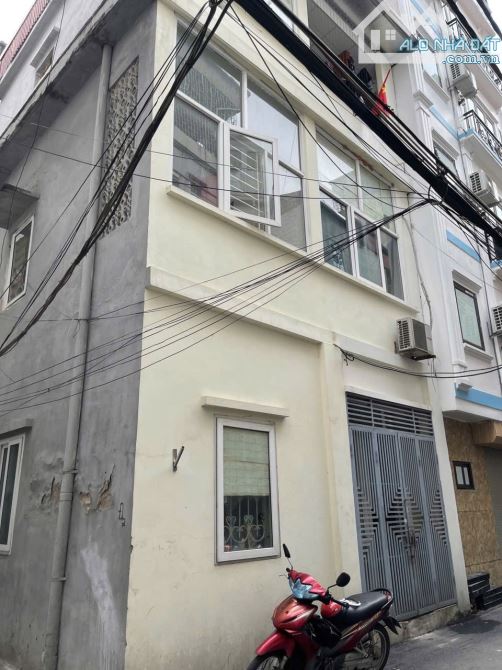 Lô Góc -Ô Tô Phân Lô Mặt Tiền Đẹp -Phùng Khoang trung văn  Dt:39m giá hơn 8 tỷ