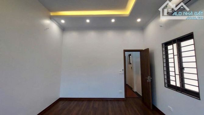 Bán nhà Ngọc Hồi giáp Linh đàm 38m x 4 tầng kinh doanh, lô góc, ô tô tránh, vào nhà