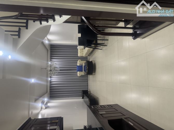 GIÁ ĐẦU TƯ CHỈ HƠN 11 TỶ Nhà 5 tầng, diện tích 50m, mt rộng Phân lô Vỉa Hè - Kinh Doanh Đỉ