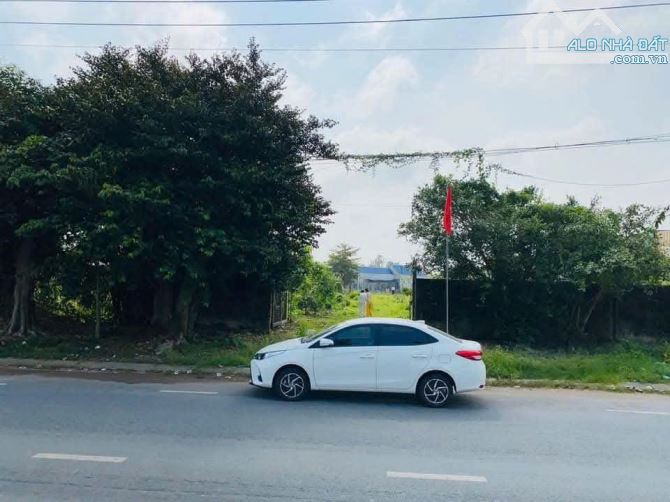 BÁN 1.630M2 ĐẤT SKC MẶT TIỀN ĐƯỜNG NGUYỄN VĂN CỪ THUẬN TIỆN LÀM KHO XƯỞNG
