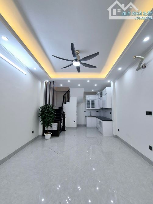 Bán nhà Yên Hoà - Cầu Giấy, ngõ cực nông, thông thoáng, nhà mới, 30m2, 5 Tầng, 7.3 tỷ