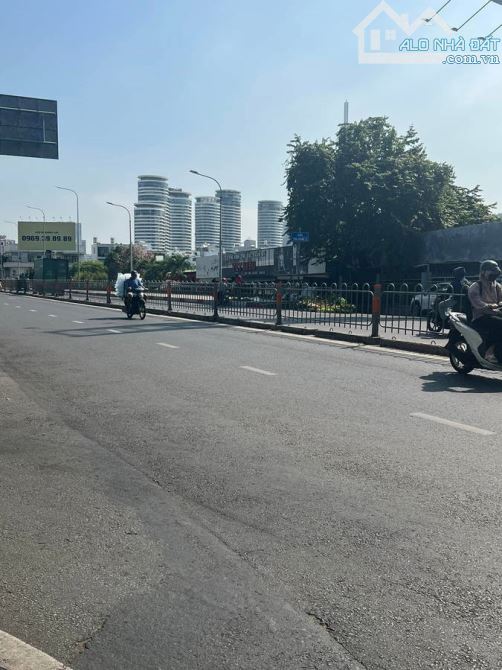 BÁN TOÀ NHÀ VĂN PHÒNG 8 TẦNG TRUNG TÂM Q1 - NGUYỄN THỊ MINH KHAI- 106M2 - 40,5 TỶ