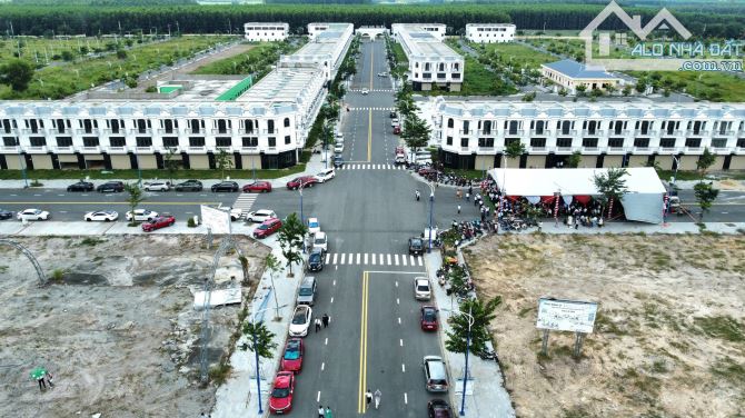 Khu đô thị Thăng Long xuất hiện 1 lô sổ sẵn ngang 6m giá siêu ngộp chỉ 6xx triệu