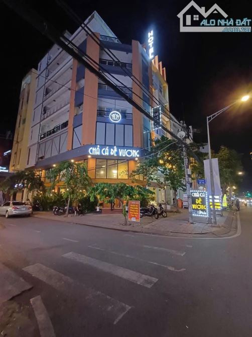 Cho thuê nhà góc 2MT số 561A Nguyễn Thị Thập, P Tân Phong, Quận 7