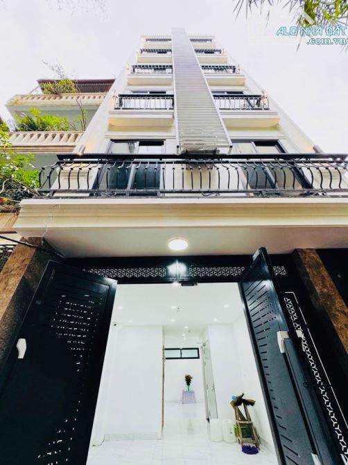 CĂN HỘ DỊCH VỤ - DOANH THU 1,2 TỶ- PHỐ HOÀNG CẦU 65M2 - 7 TẦNG - THANG MÁY - 5.5M MẶT TIỀN