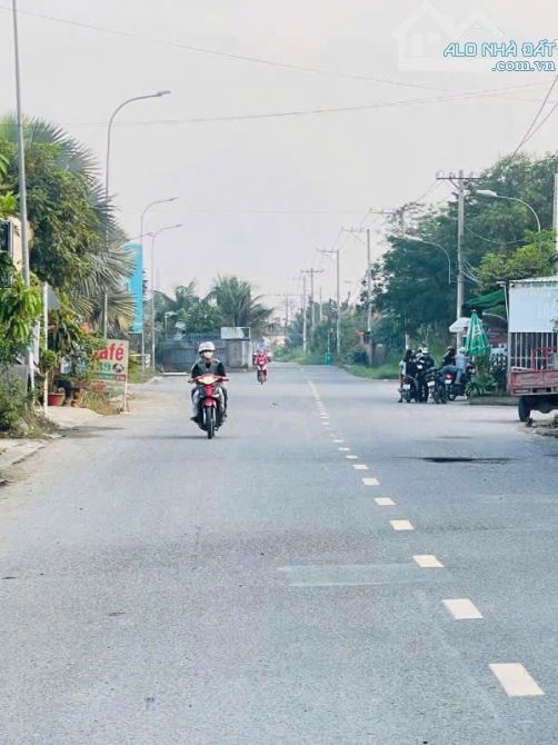 Lô đất mặt tiền đường trường lưu DT 150m, khu tiềm năng