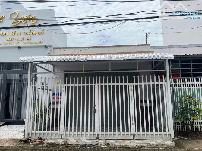 Hàng Siêu Ngộp Bán nhanh Căn nhà ở Trịnh Thị Miến Hóc Môn Sổ hồng Riêng 100m2 630triệu