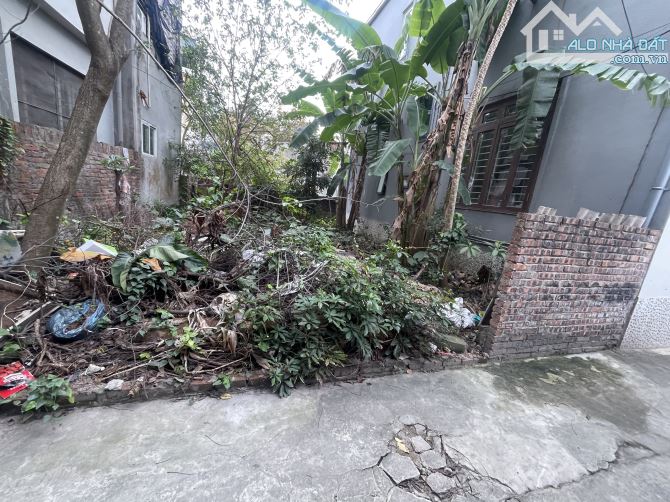 Bán nhà đản dị uy nỗ đông anh chủ cần bán để sang nước ngoài.DT 60m2 , MT5m nhỉnh 5tỷ nhỏ